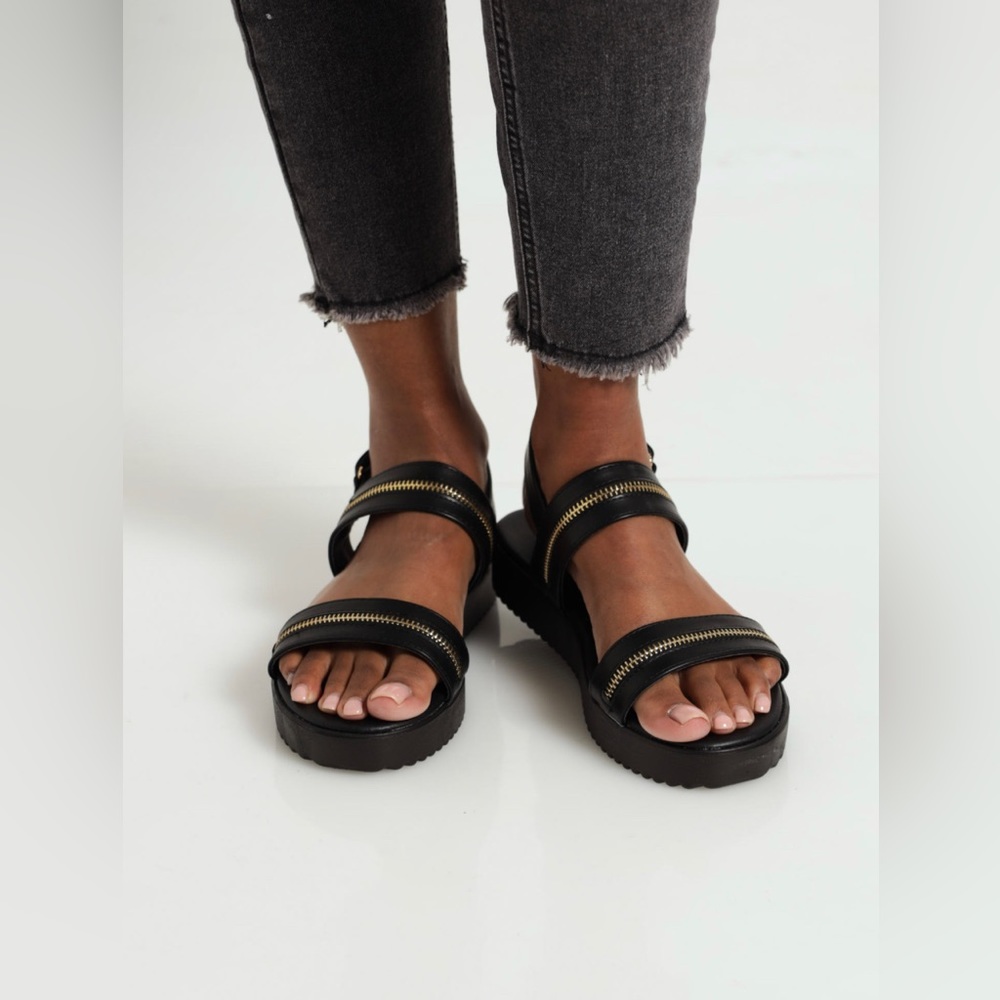 GIUSEPPE ZANOTTI
Chunky Open-toe Sandals In Black